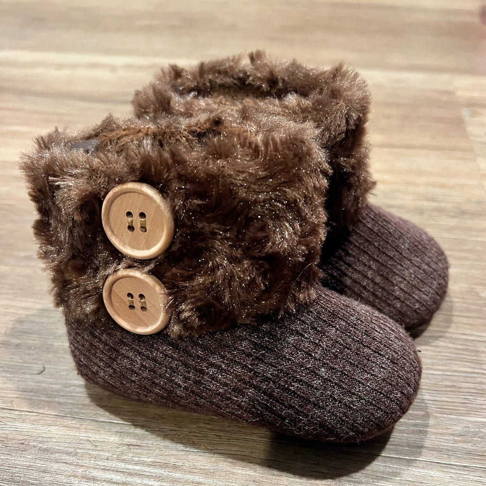Brown baby booties, size 3